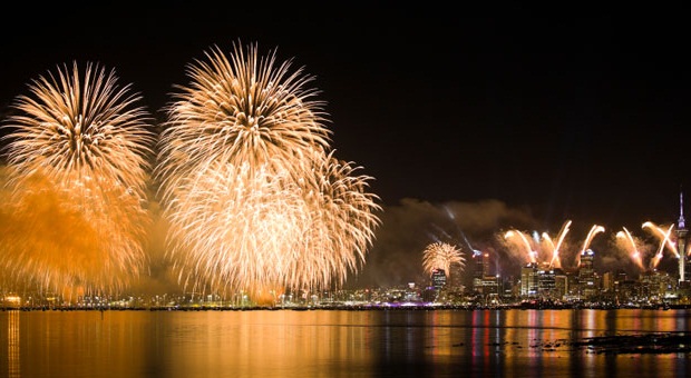 New Years Eve Fireworks 2017 in Auckland New Zealand